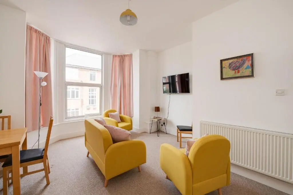 Bright 2 bedroom in Southsea. 8 min walk to seafront