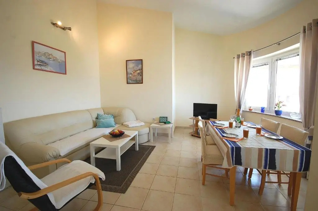 Apartments Nency by El-Pi Tours