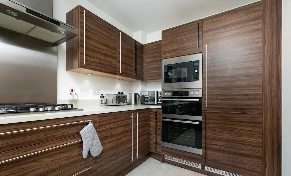 Albatross House - Comfy Home with Parking