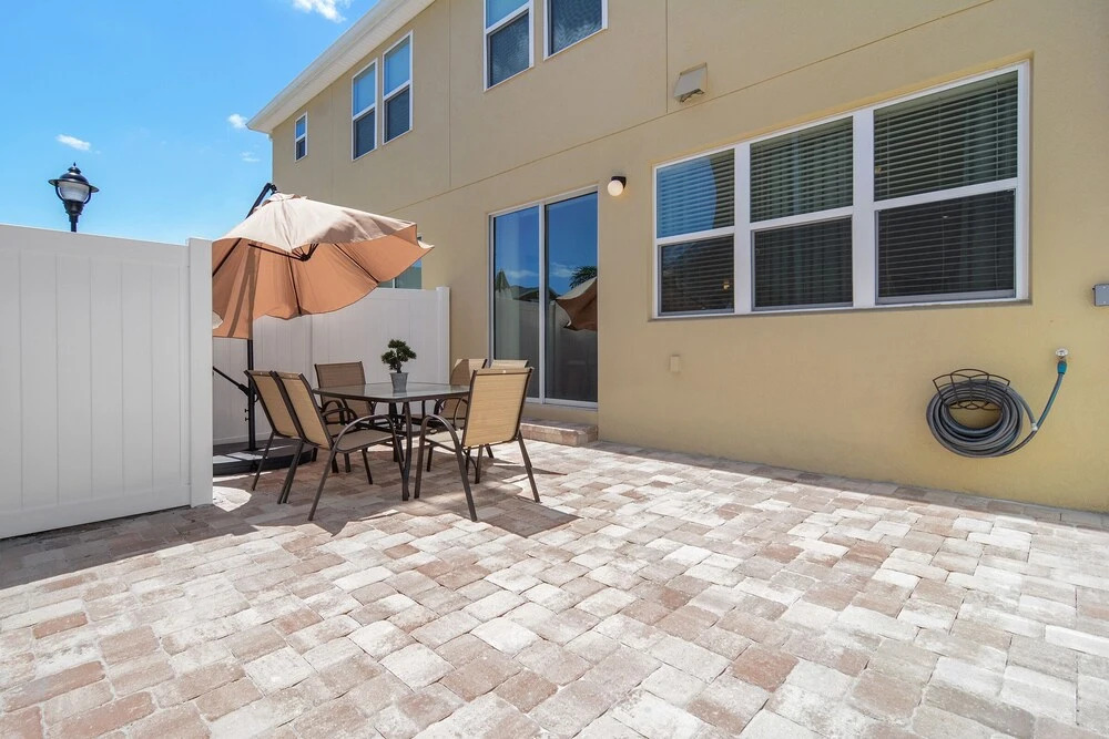 Four Bedroom Sleeps 10 w Gameroom 5152a