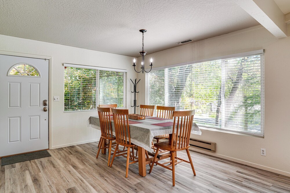 Furnished Deck & Fire Pit: Sherwood Forest Cabin