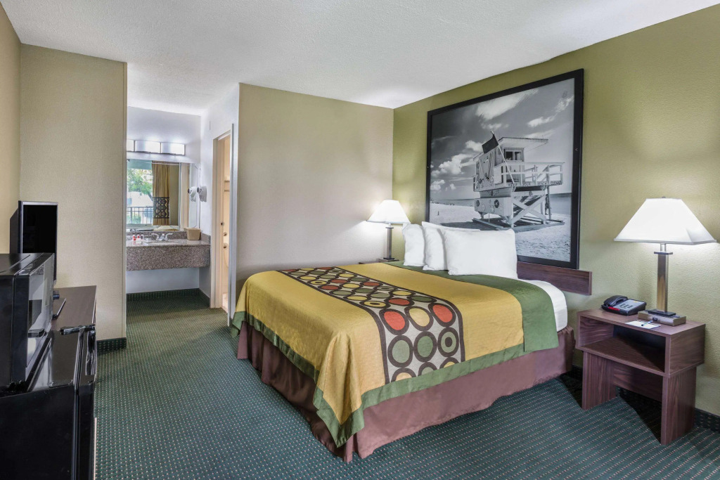Super 8 by Wyndham Ocala I-75