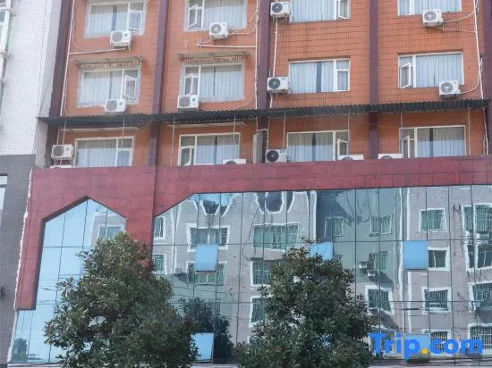 Huaying Qianli Express Hotel