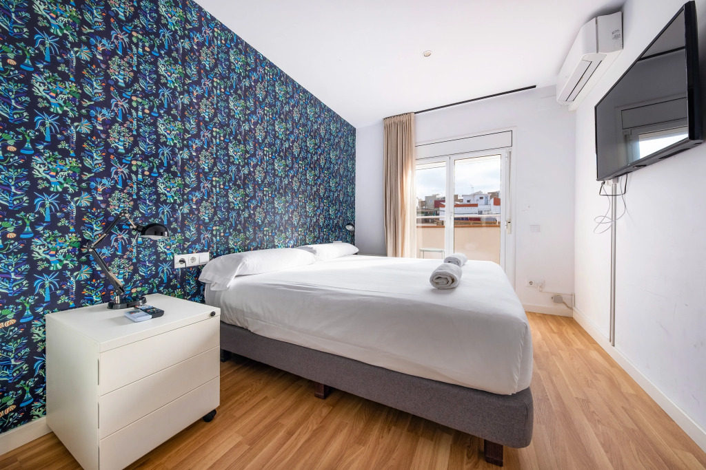 AinB Barcelona Sants Apartments