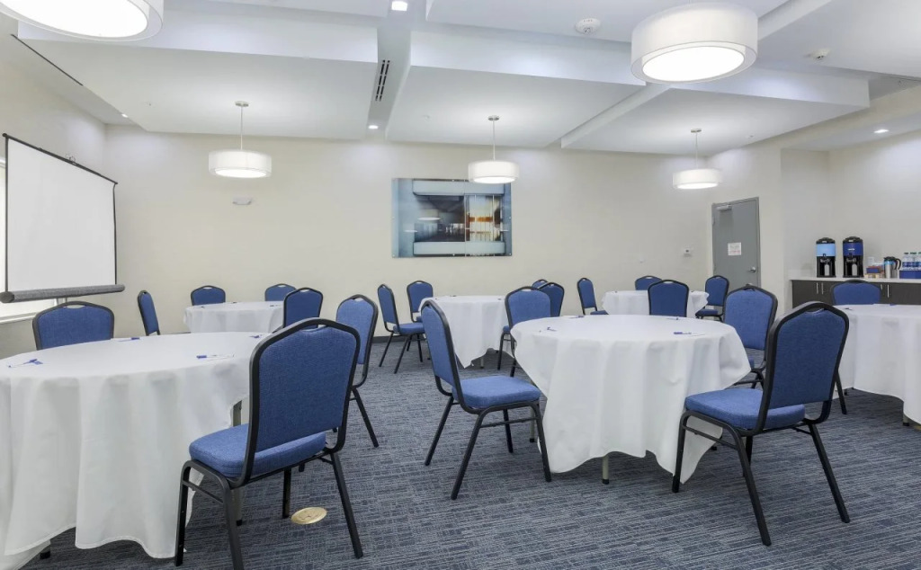 Holiday Inn Express & Suites Houston - Hobby Airport Area by IHG