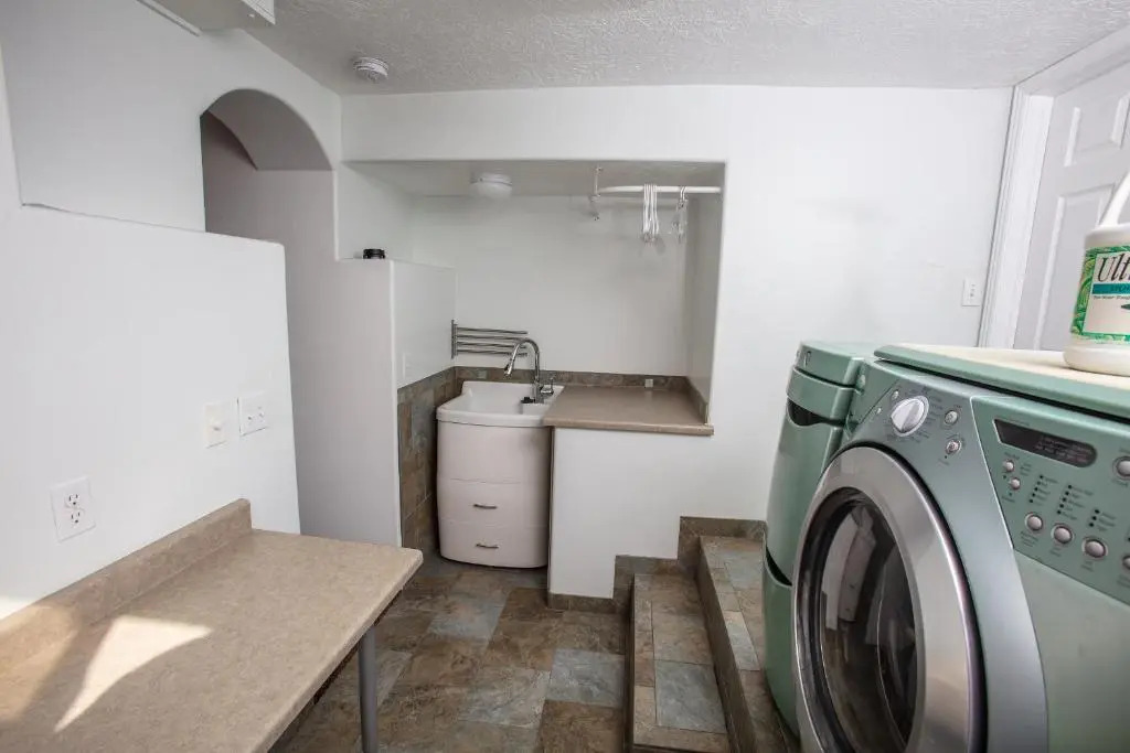 Comfortable Bungalow near Liberty Park