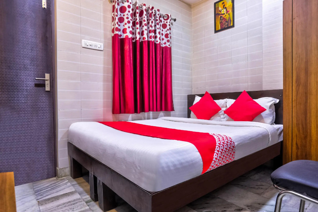 OYO Flagship 36726 Chellam Residency