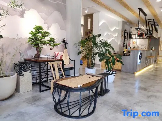 Twenty Rooms Art Hotel