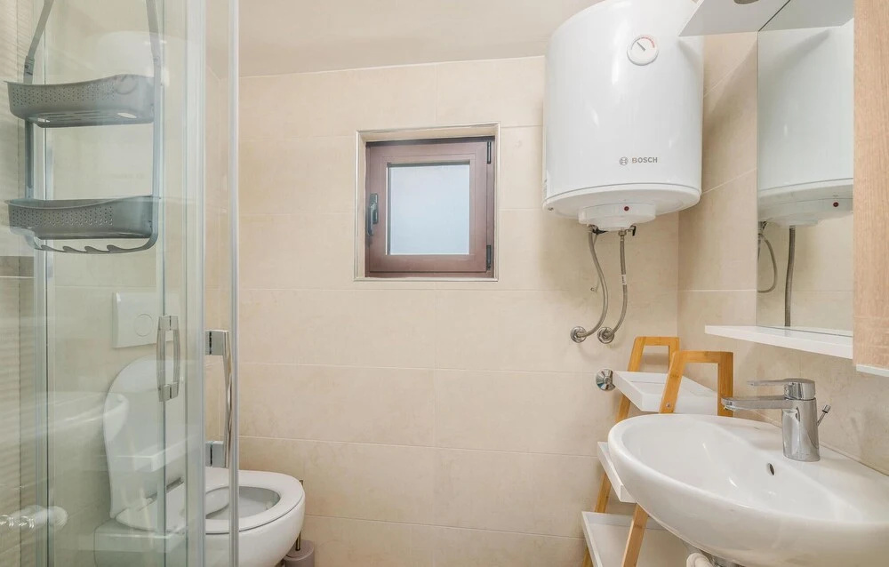 2 Bedroom Cozy Home In Dobrinj