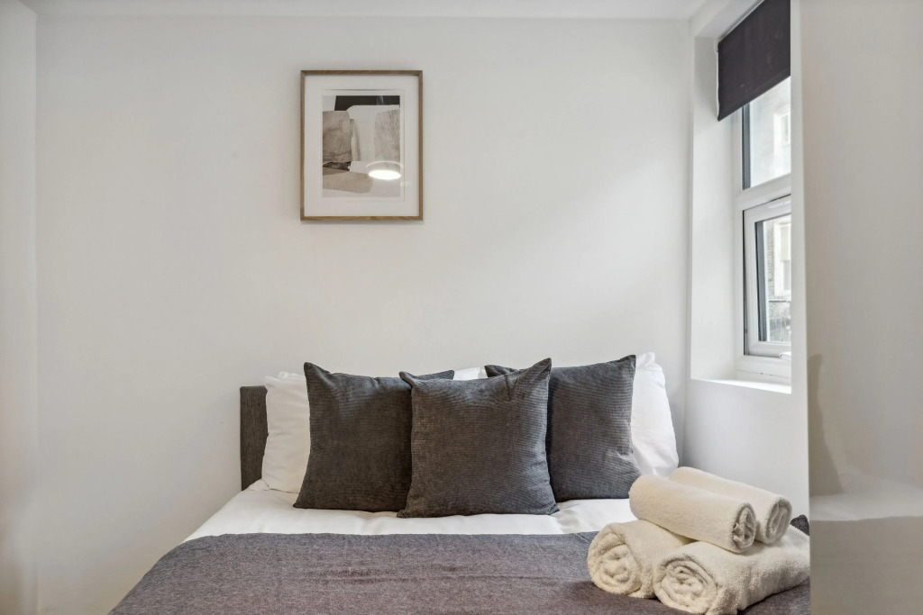 STH Sutherland Avenue Apartment
