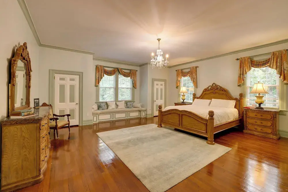 Home on Sprawling Estate, 6 Mi to Dtwn Spartanburg