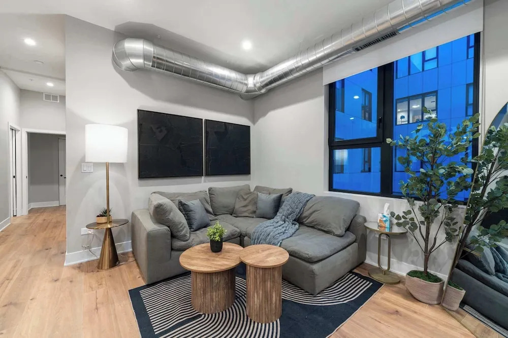 Steps from the Lake Edgewater Modern 2BD 2BA