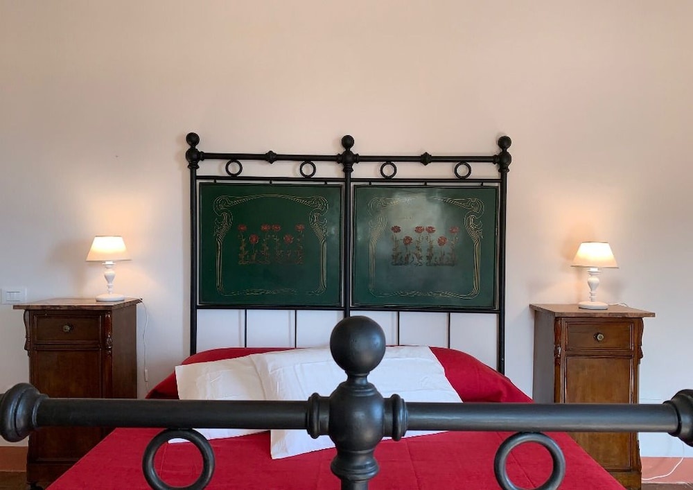 Casa Cerboneschi B&B in a medieval village with Panoramic Tuscan Hills