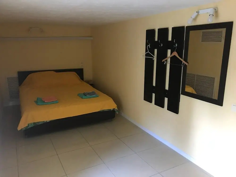 Hostour