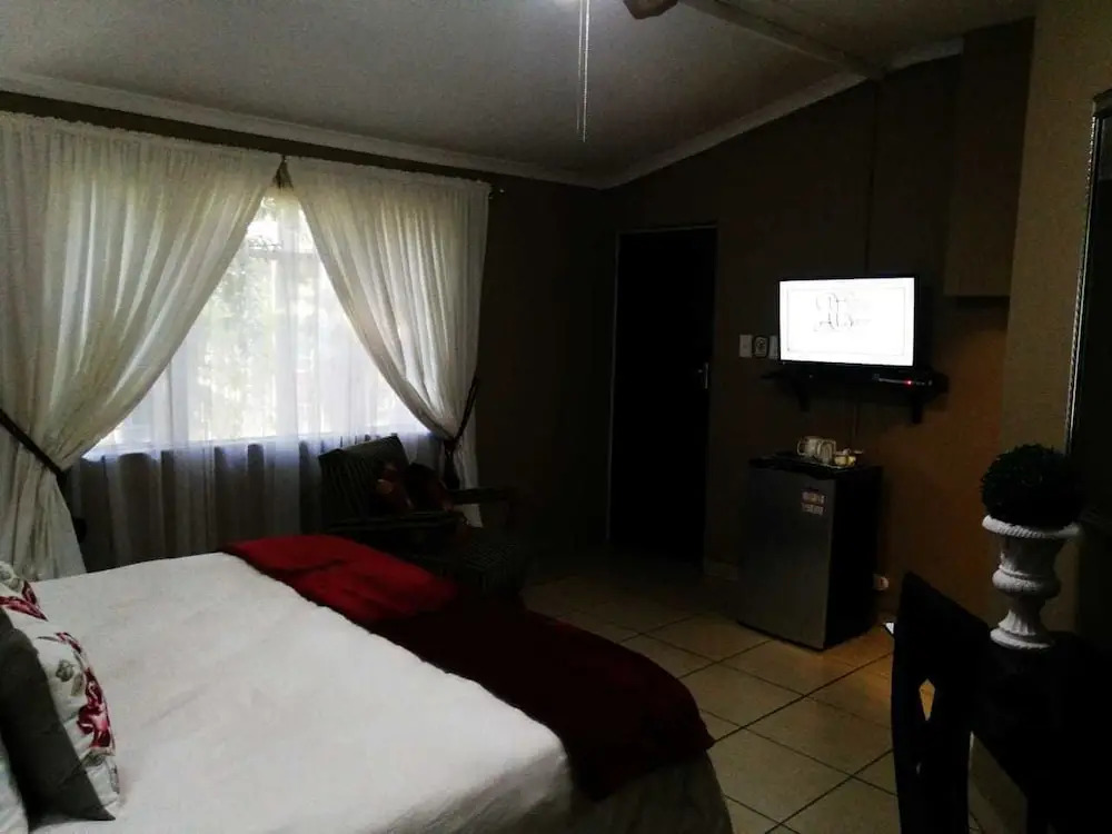 Willow Manor Brits Guest House