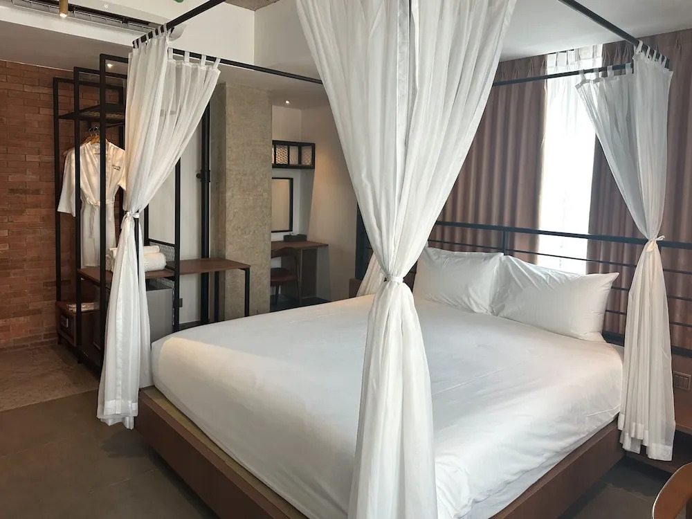CHECK inn Phnom Penh Royal Palace
