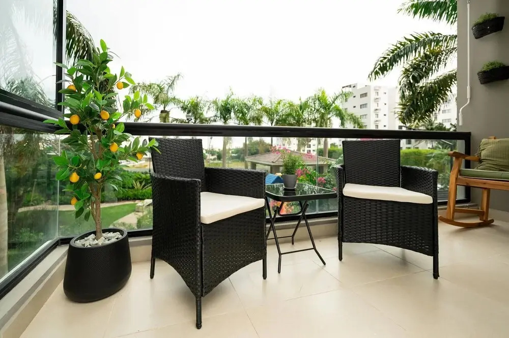Dream Stay - Pool & Gym - 10min Airport & Homs