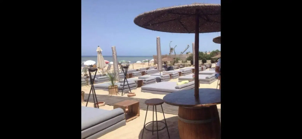 Villa moderne avec piscine, front de mer