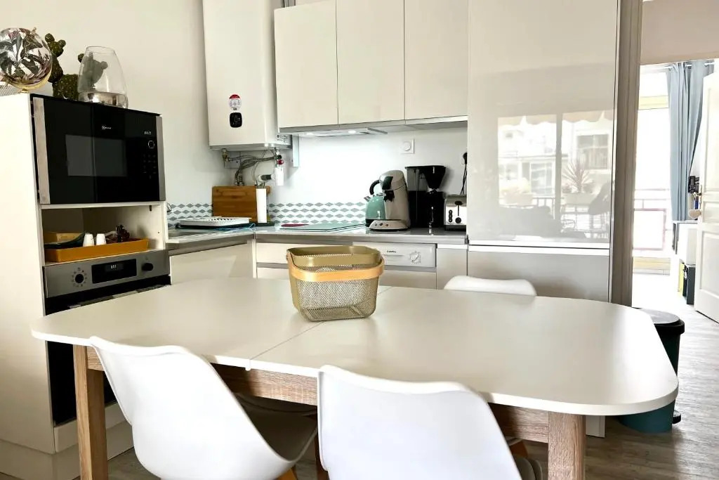 Bnb Renting 1 bb apt of 40m with superb terrace of 13m air conditioning