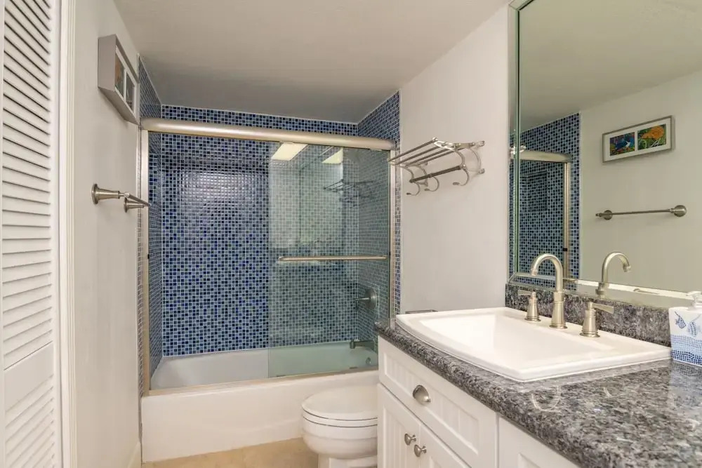 Tiki 216 - 2br Condo W/ Balcony Steps From Beach 2 Bedroom Condo
