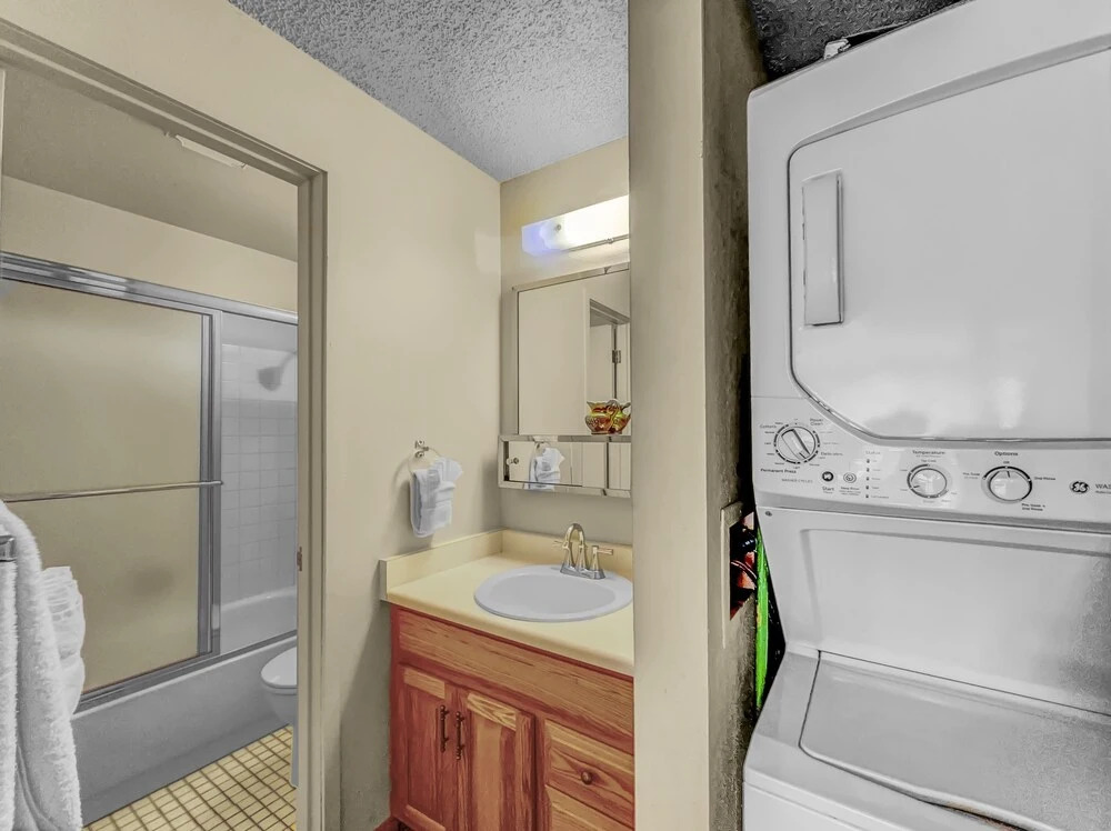 Sf411 Snowflake 3br 3ba 4 Bedroom Condo by RedAwning