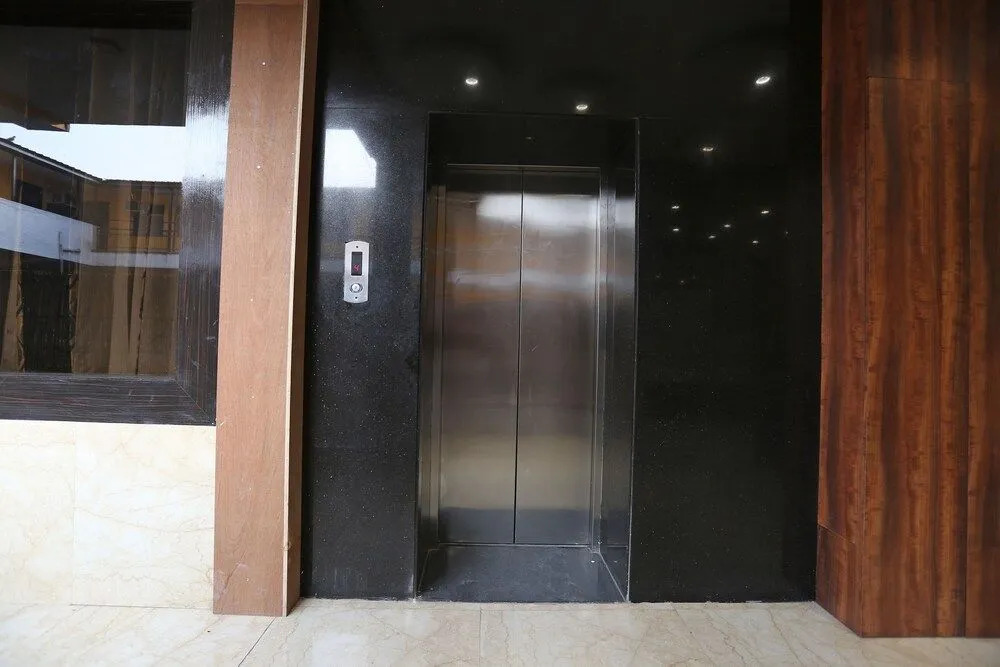 Hotel O Samrat