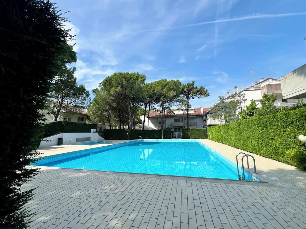 Comfort Getaway Apartment With Pool