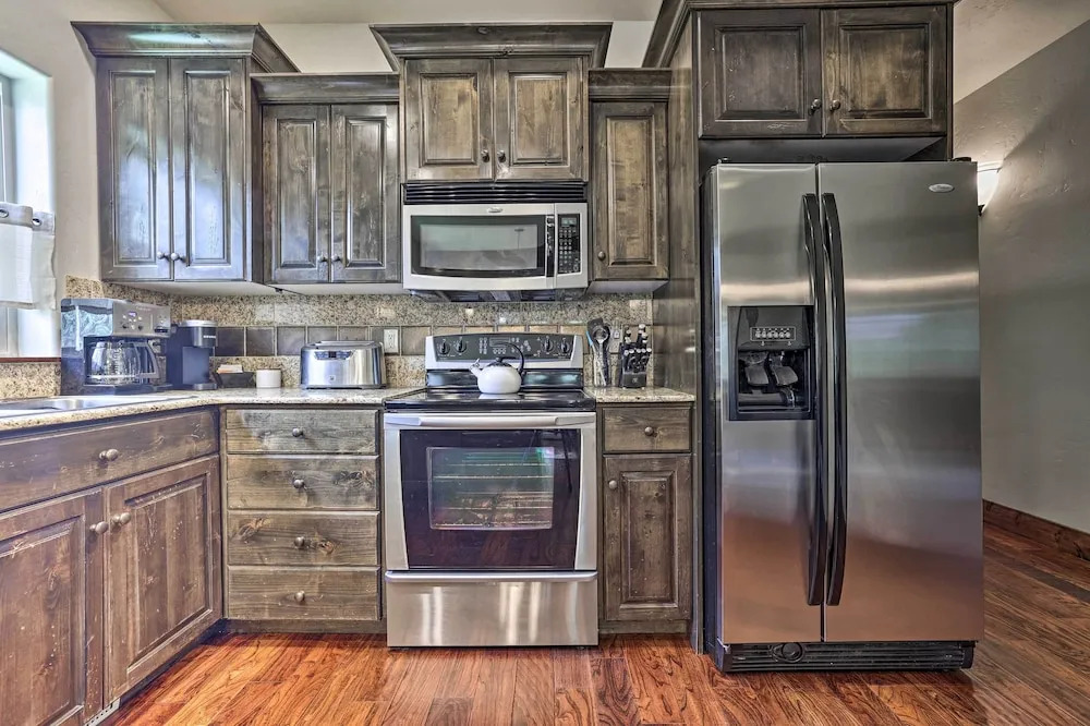 Chic House w/ Patio: 2 Blocks to Payette Lake!