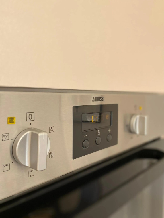 Business & Family Apartment for 6 Guests with Free Parking