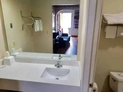 Raintree Inn and Suites