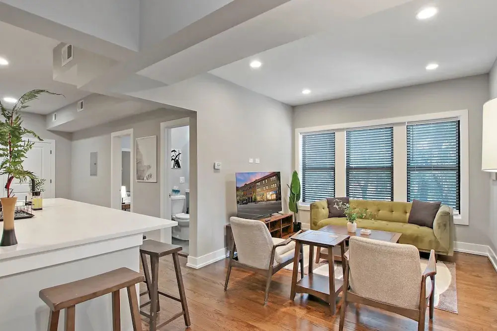 3BR Well-Furnished Apt - Kedzie 3F