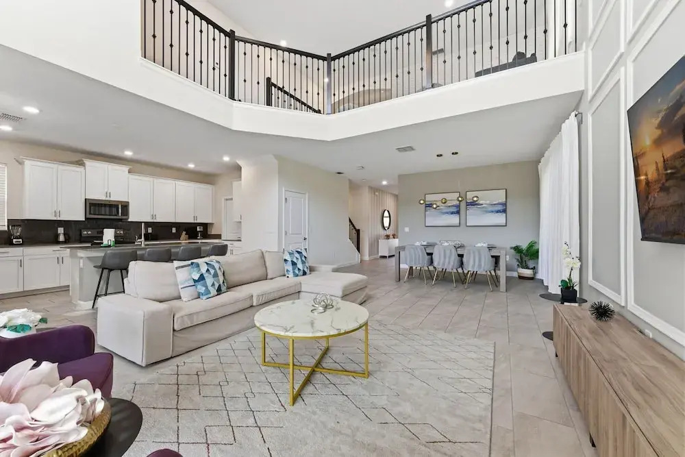 Spacious 5BR Home With Pool Near Disney