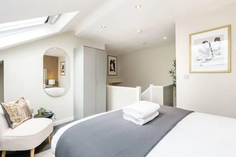 Host Stay Halifax House Living