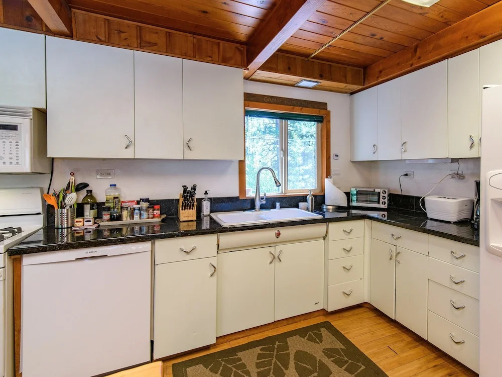 True Tahoe – Classic Cabin - 4 Br cabin by RedAwning