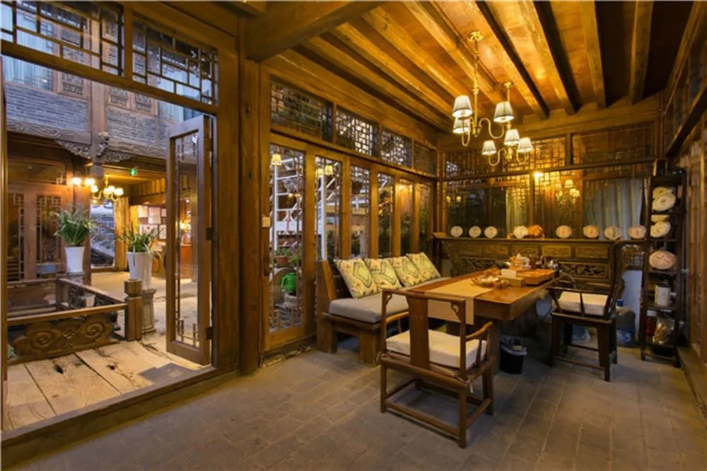 Floral Hotel Lijiang QianlizoudanjiYunju
