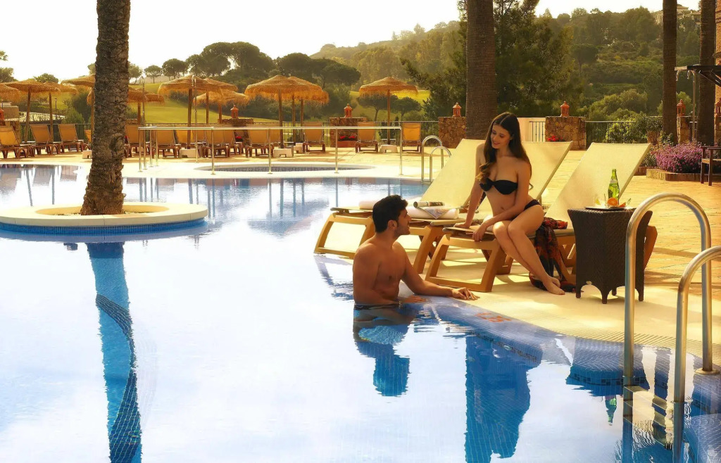 La Cala Resort