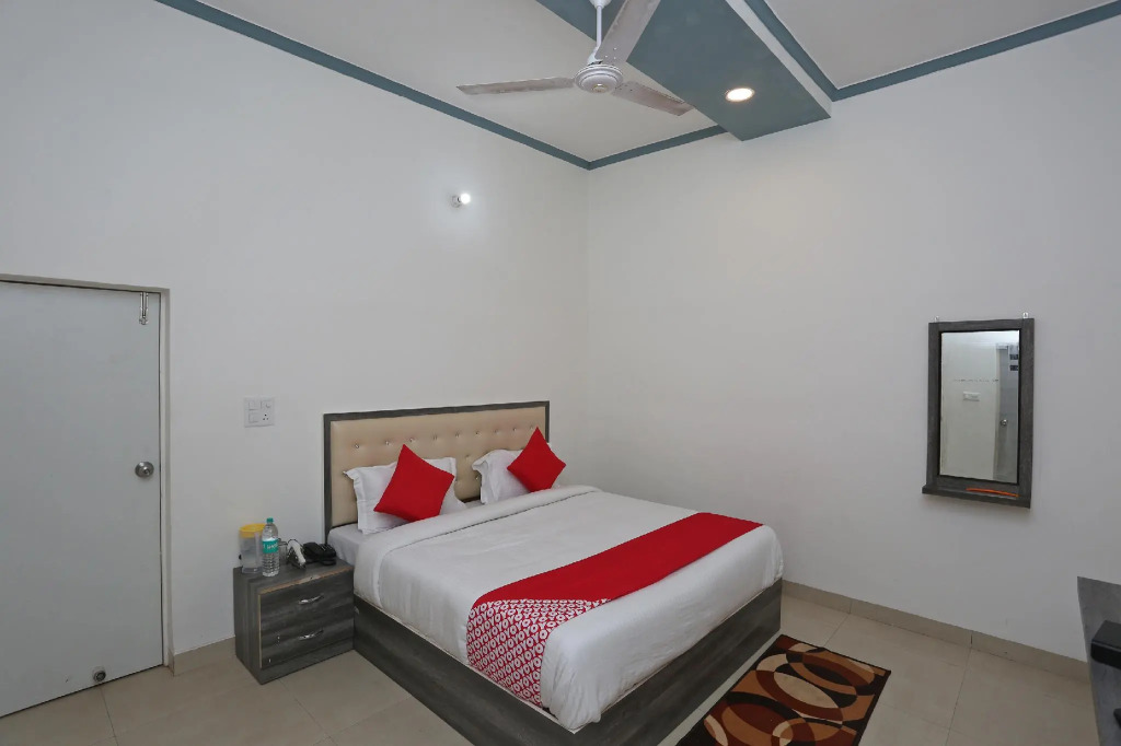 OYO 37555 Bg House