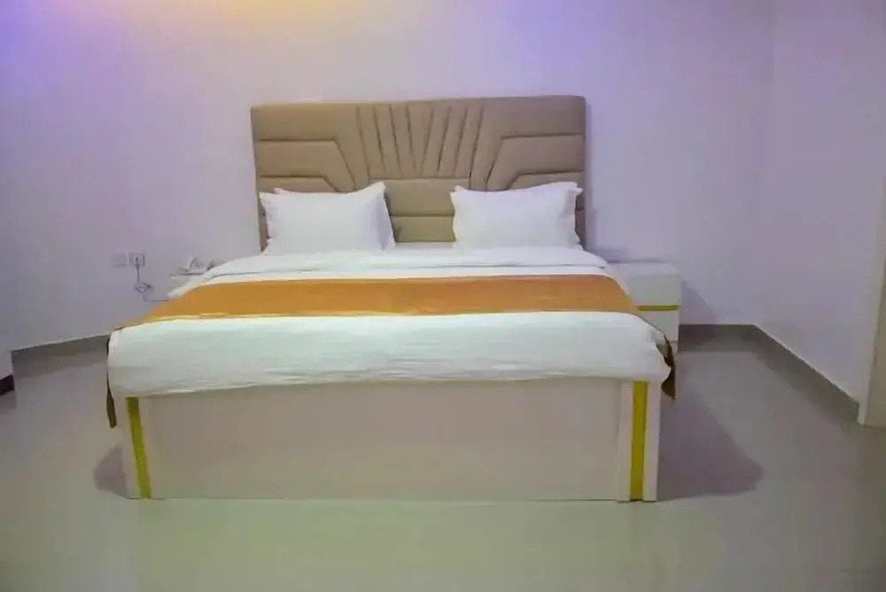 White Chase Hotel and Suites