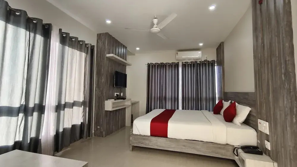 Hotel IVY Grand By GRB