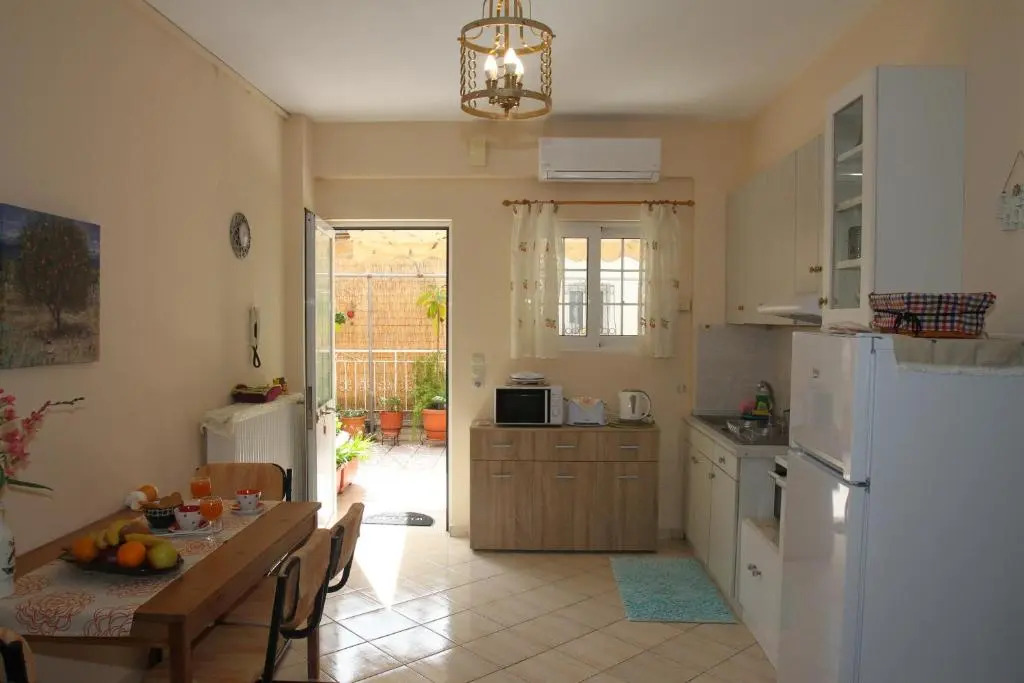 Tritsa House, 3-bedroom apt next to Corfu Town and airport