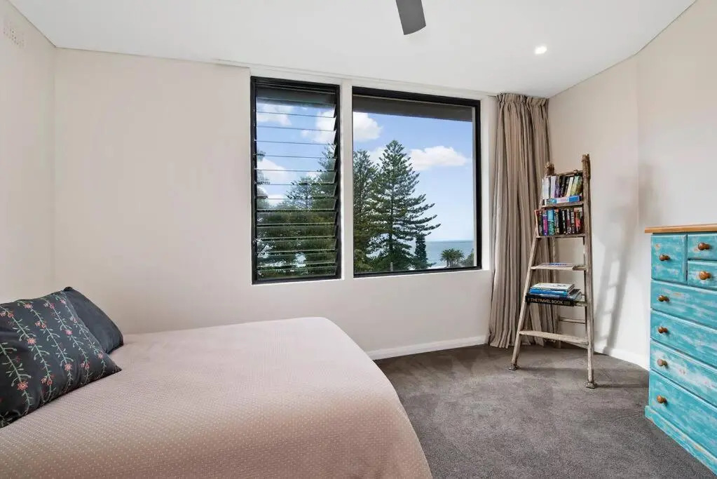 BRON455B - Bronte Beach House with Ocean Views