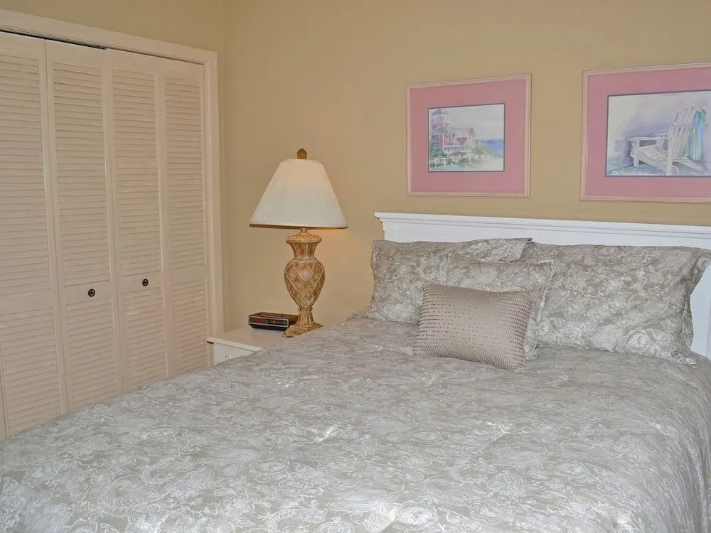 Beachside II 4255 - 2 Br condo by RedAwning