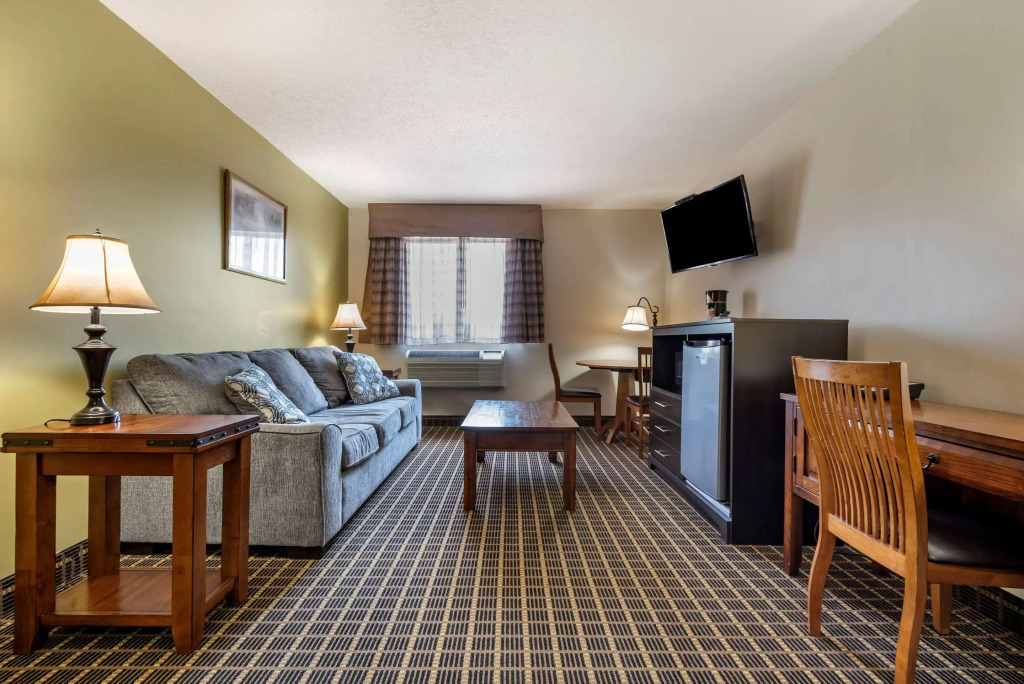 Quality Inn & Suites Warren