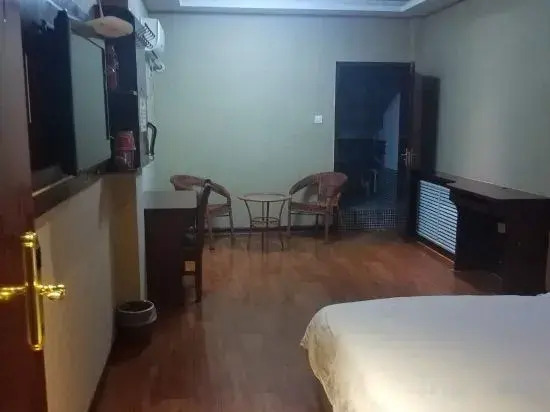 Yanchuan Qinglong Business Hotel