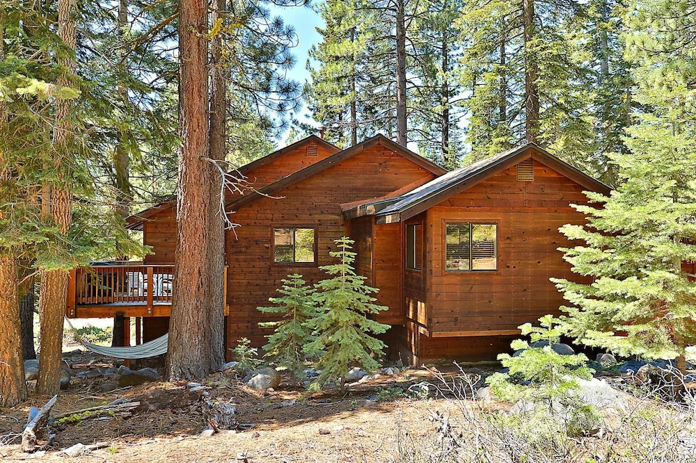 4BR 3BA Tahoe Donner House by RedAwning