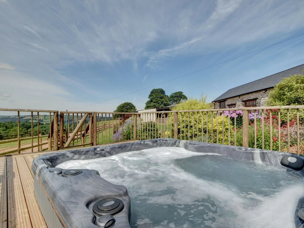 Beautiful 1 Bedroom Apartment in Tiverton for Couples with Hot Tub