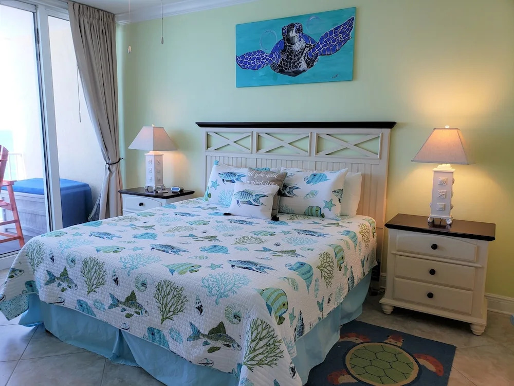 San Carlos 1604 - 3 Br Condo