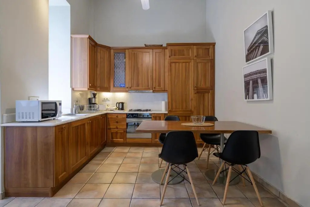 A Beautiful 2 bdr House in the Heart of Plaka