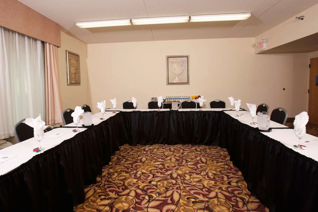 Pittsburgh Airport Inn and Suites