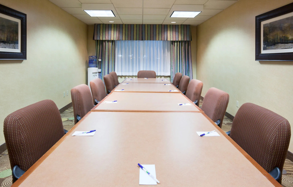 Holiday Inn Express Hotel & Suites Grand Forks by IHG